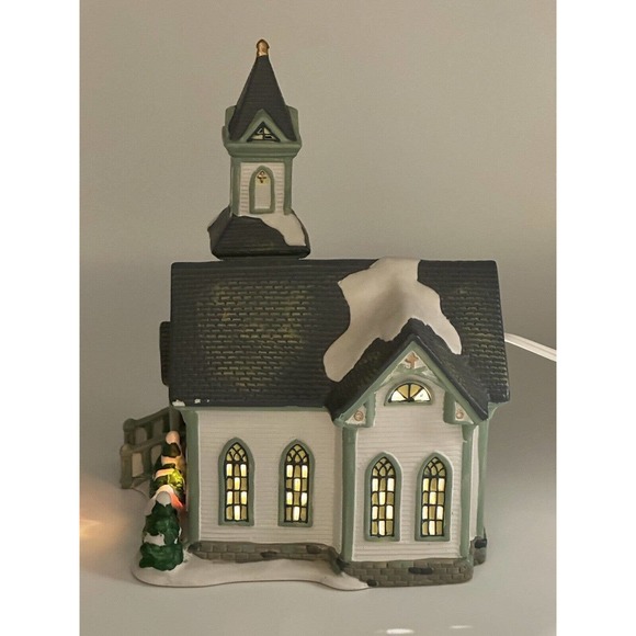 Santa's Workbench Cedar Valley Chapel Lighted Building Towne Series Christmas - Picture 4 of 11